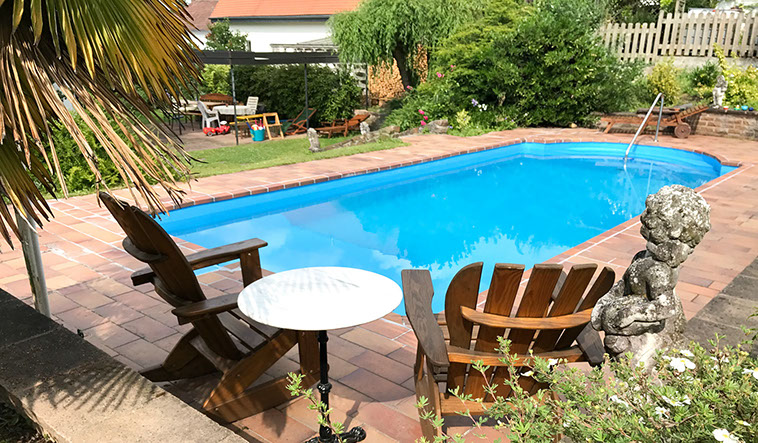 Pool und Garten